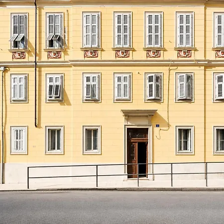 Roseto - Modern Elegance And Relaxation Apartment Triest